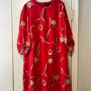 - St.John red floral silk dress size 12 keyhole neck 3/4 sleeve EUC
